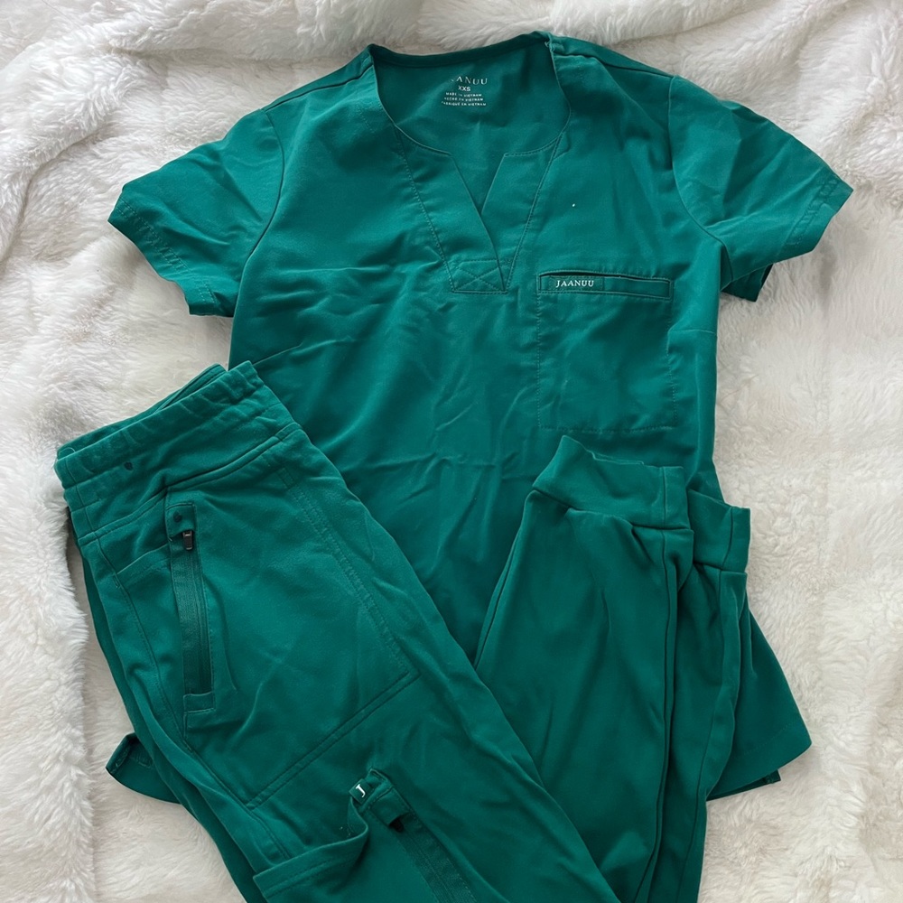 COPY - Jaanuu hunter green scrub top